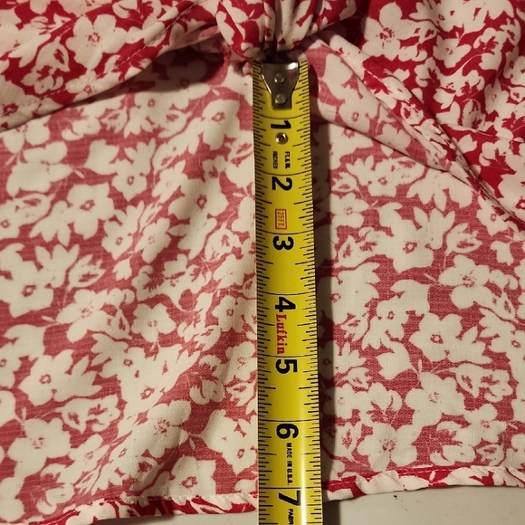 NWT Floral Cold Shoulder Top with Twist Detail - Picture 10 of 11